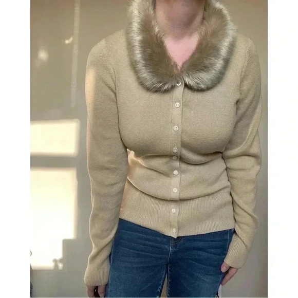 Banana Republic Y2K Fur Collar Sweater - Picture 3 of 7